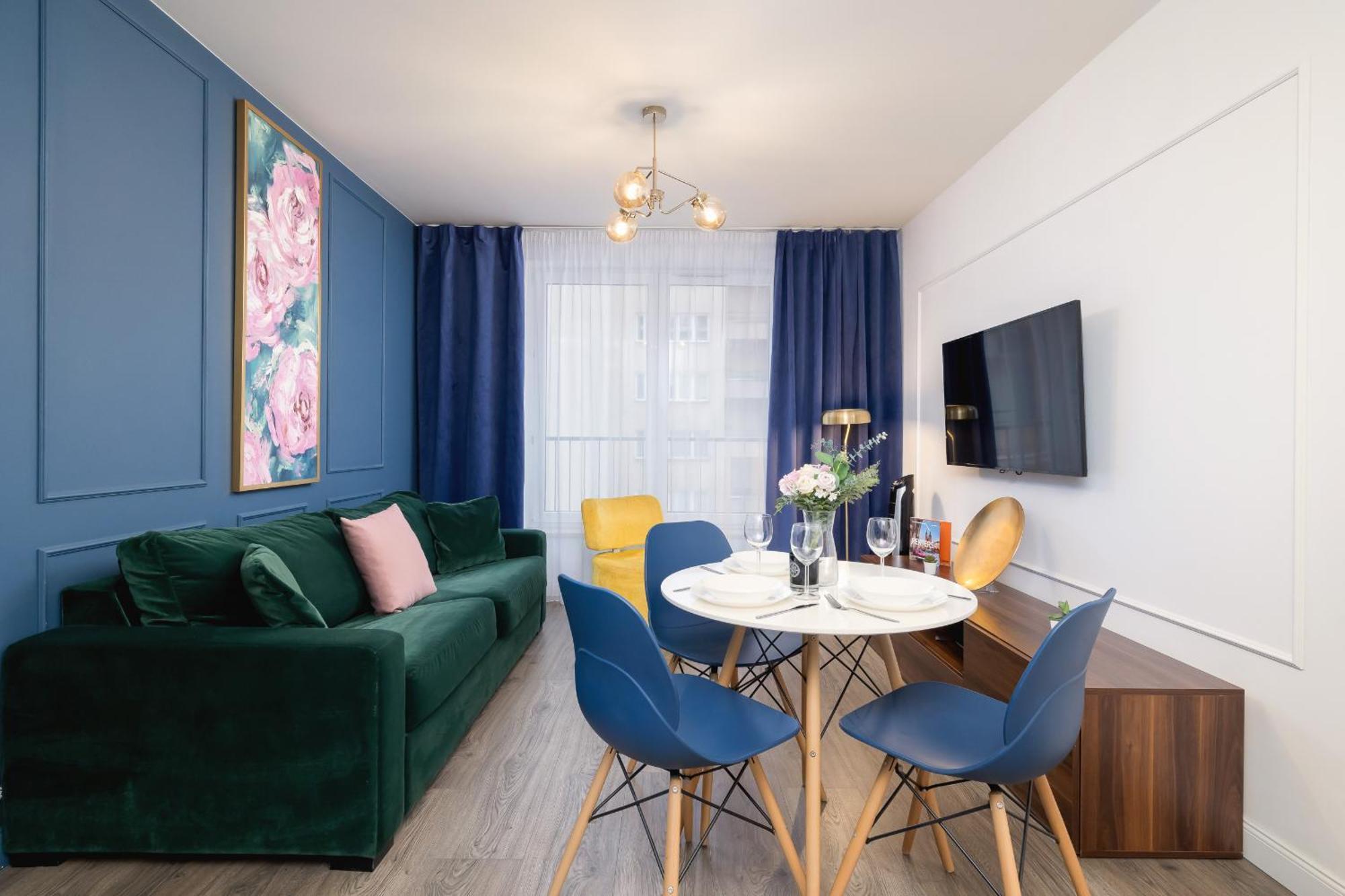 Blue And Green Apartment With Bright Pink Bedroom In Krakow By Noclegi Renters Kültér fotó