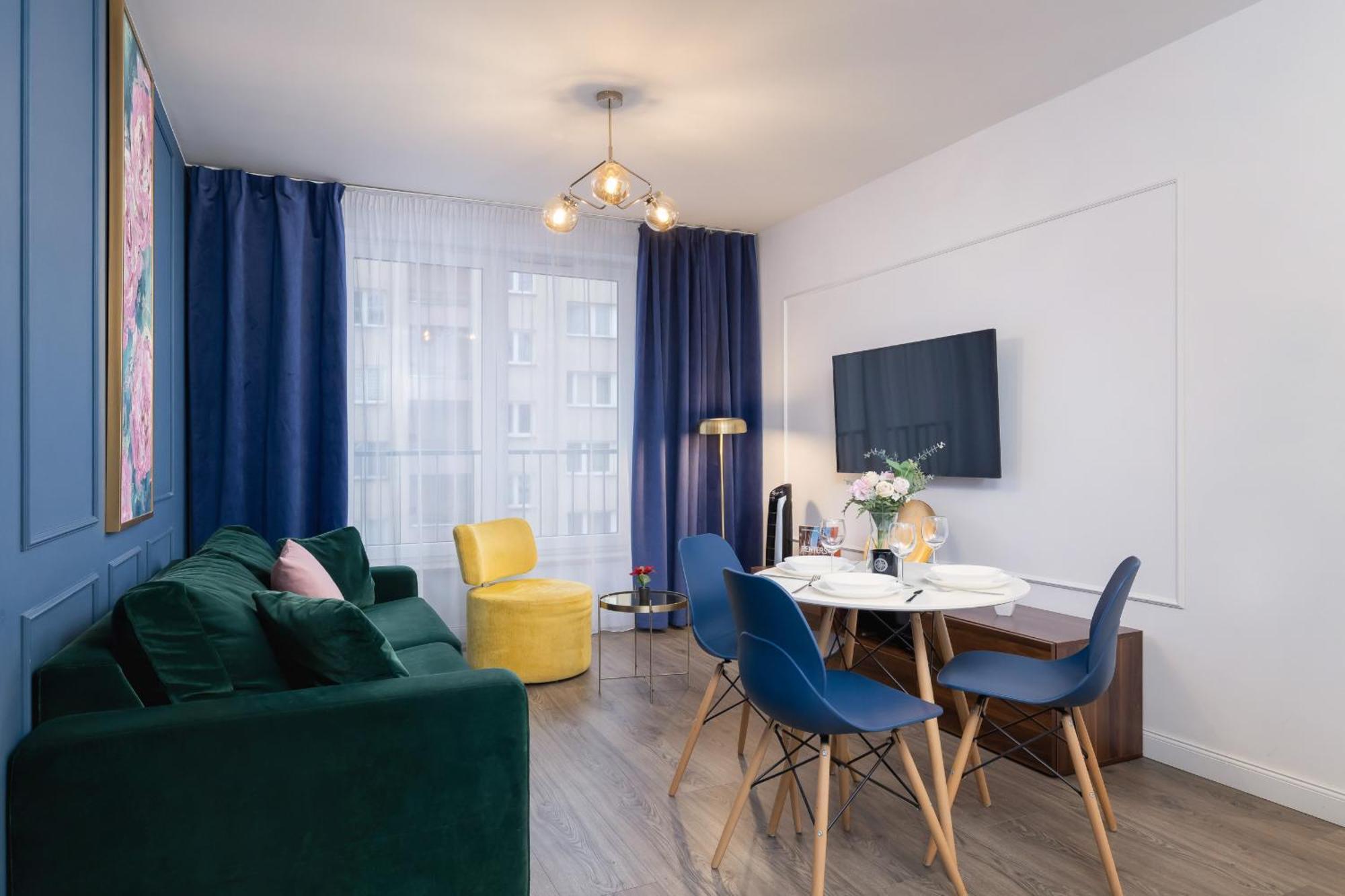 Blue And Green Apartment With Bright Pink Bedroom In Krakow By Noclegi Renters Kültér fotó