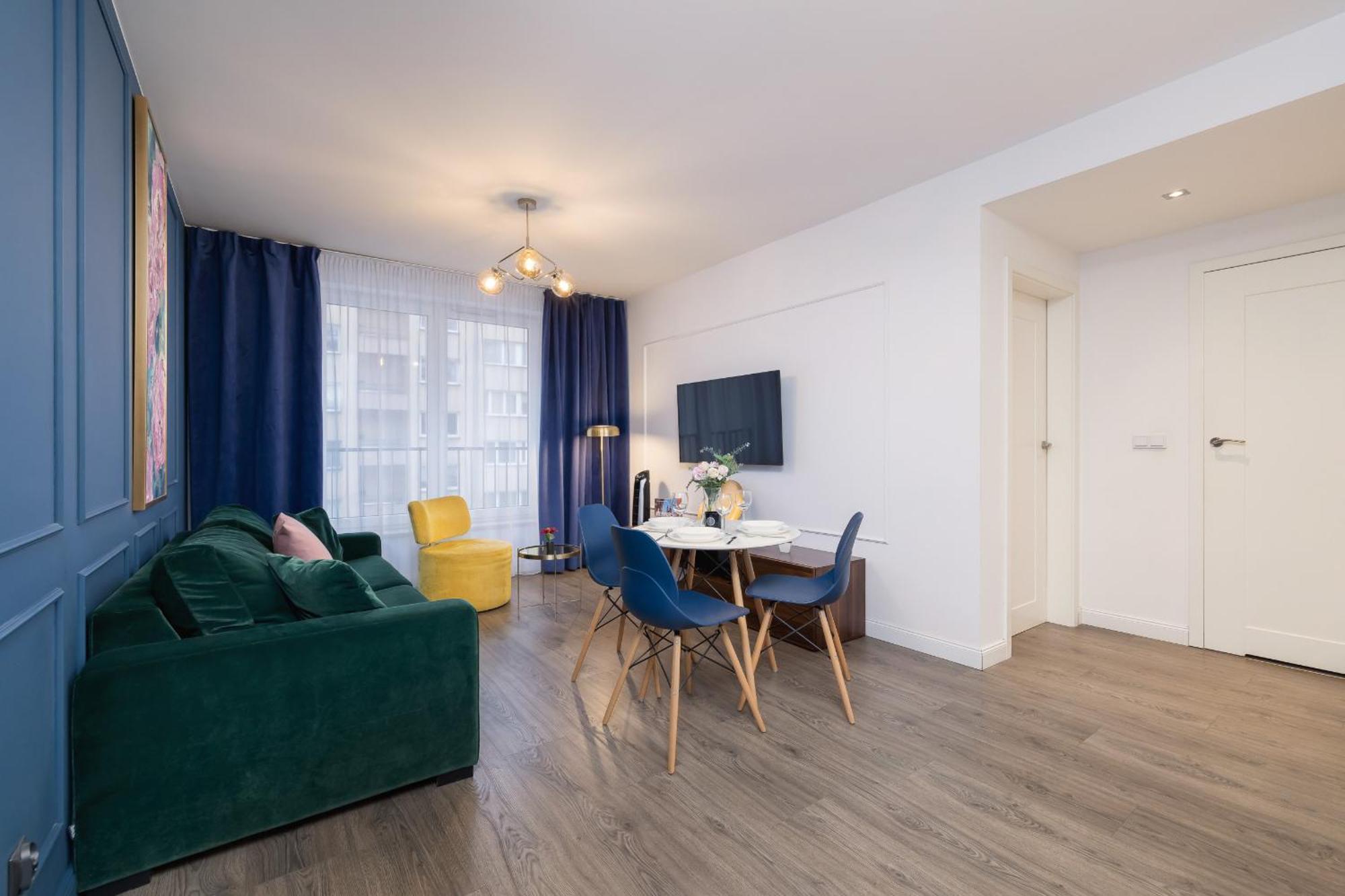 Blue And Green Apartment With Bright Pink Bedroom In Krakow By Noclegi Renters Kültér fotó