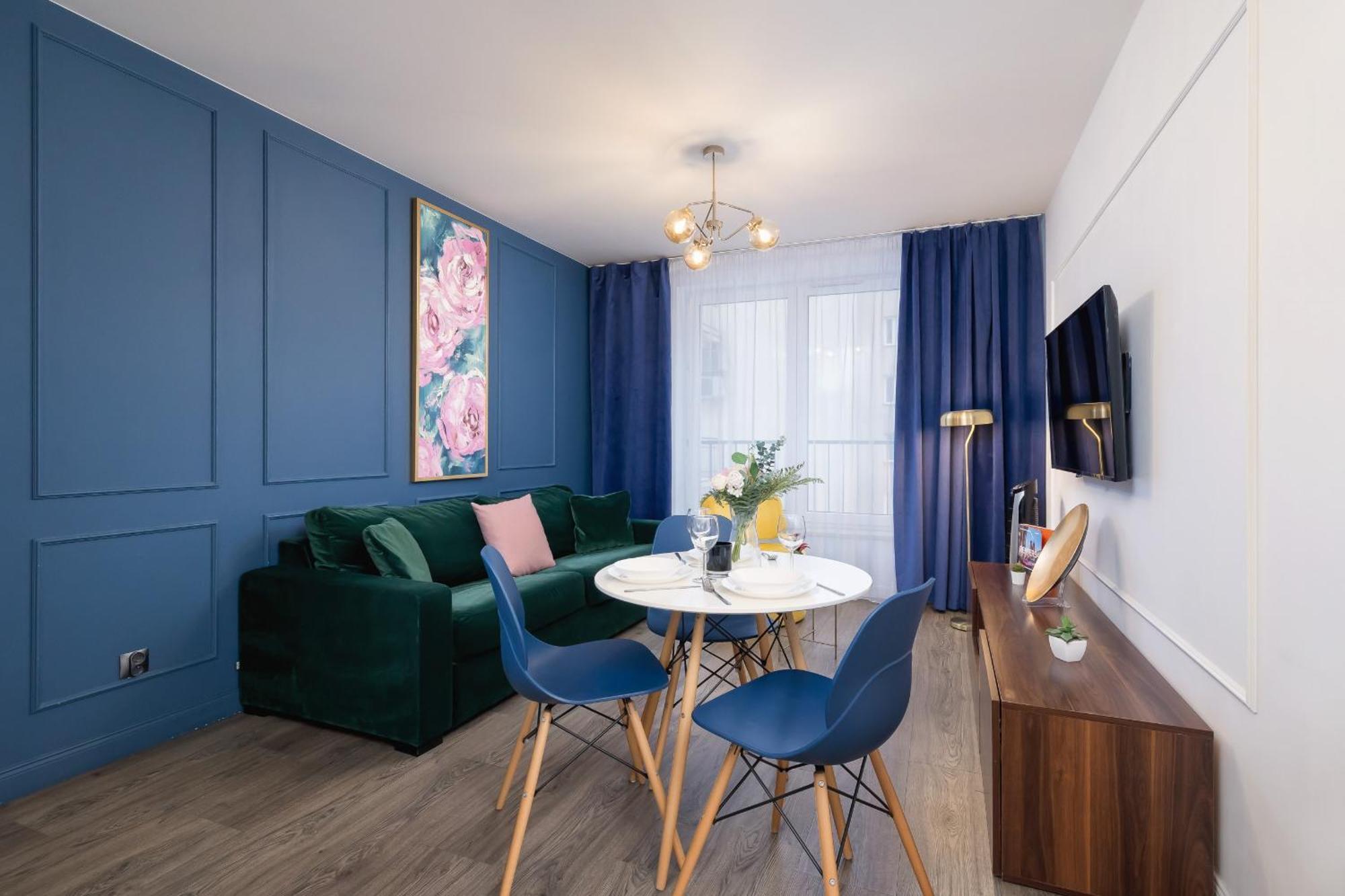 Blue And Green Apartment With Bright Pink Bedroom In Krakow By Noclegi Renters Kültér fotó